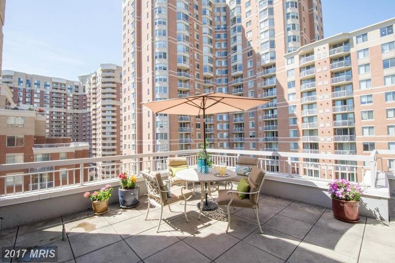 lexington square condos for sale